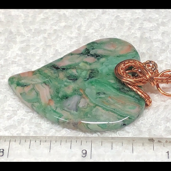 Pretty wire wrapped green heart stone - Picture 7 of 14